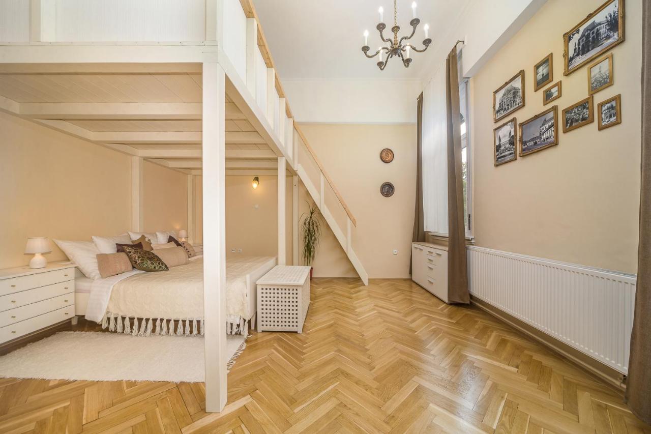 Vintage Apartment Pecs Exterior photo